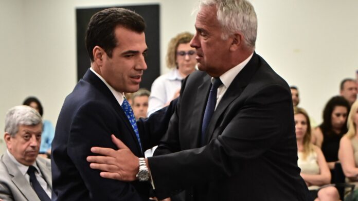 Βορίδης: Μεγάλη χαρά που παραδίδω σε συναγωνιστή – Πλεύρης: Αν κάποιος έπρεπε να αντικαταστήσει τον Μάκη, ιδανικός θα ήμουν εγώ
