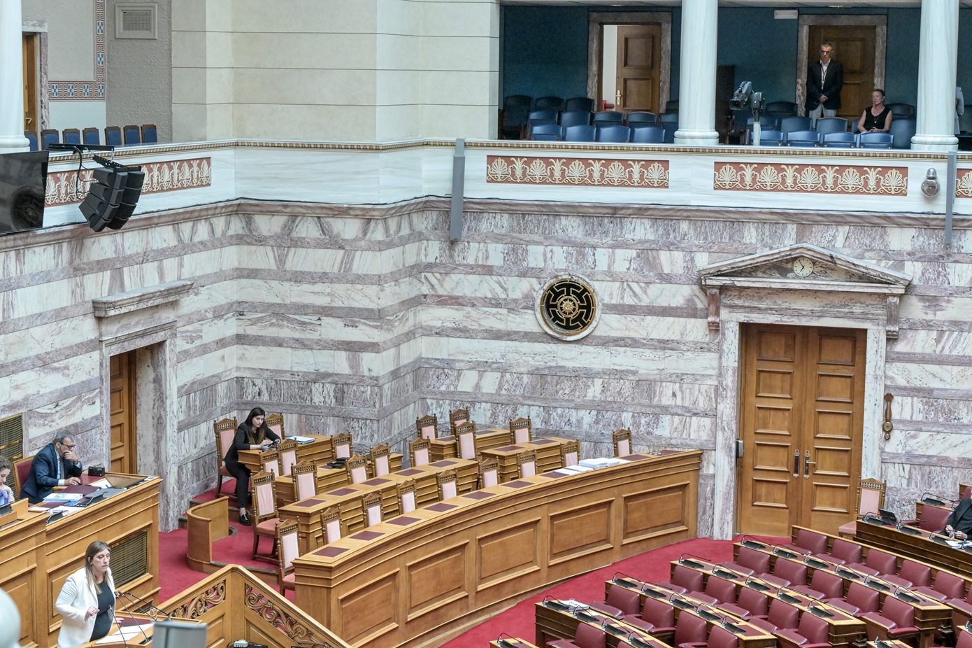 Στα θεωρεία της Βουλής η μητέρα του Ιάσονα που σκοτώθηκε σε τραγικό τροχαίο έξω από το Κοινοβούλιο