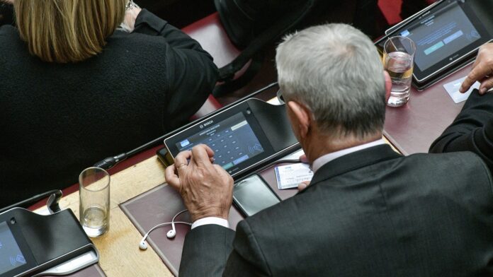 Με 33 υπογραφές κατατέθηκε η πρόταση για προανακριτική του ΣΥΡΙΖΑ – Στήριξη από Κίνημα Δημοκρατίας και ανεξάρτητη βουλευτή
