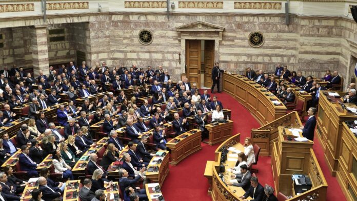 Παρακολουθήστε ΖΩΝΤΑΝΑ στη Βουλή την κρίσιμη συνεδρίαση για Προανακριτική Τεμπών