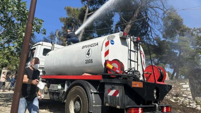 Ταχύτατη κινητοποίηση του Δήμου Βριλησσίων για την πυρκαγιά στη Μονή Πεντέλης
