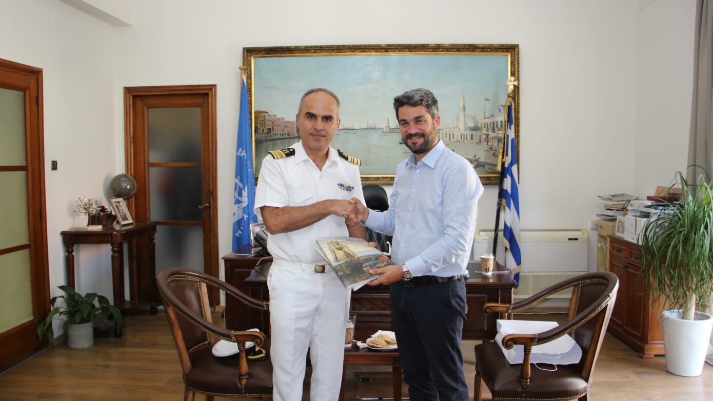 Στον Δήμαρχο Χανίων παρουσιάστηκε ο νέος Διοικητής της Ακαδημίας Εμπορικού Ναυτικού Κρήτης