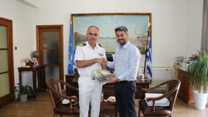 Στον Δήμαρχο Χανίων παρουσιάστηκε ο νέος Διοικητής της Ακαδημίας Εμπορικού Ναυτικού Κρήτης