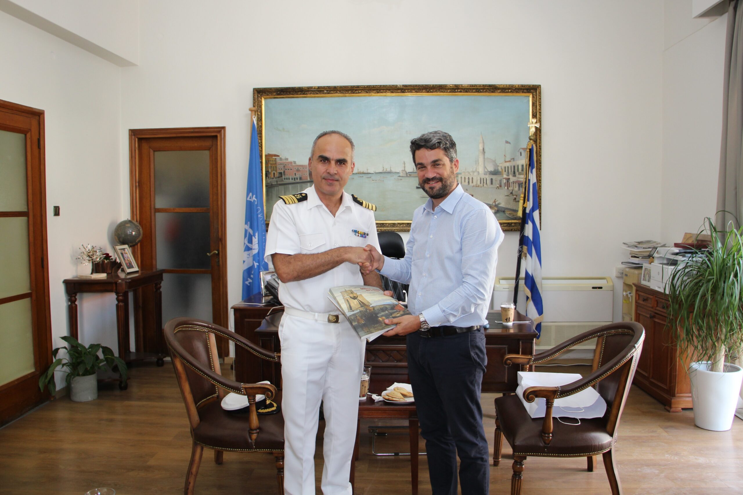 Στον Δήμαρχο Χανίων παρουσιάστηκε ο νέος Διοικητής της Ακαδημίας Εμπορικού Ναυτικού Κρήτης