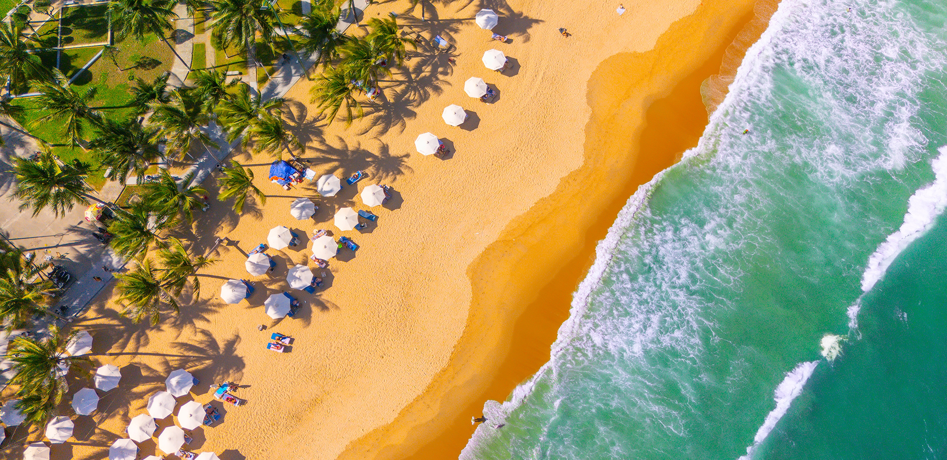 Δωρεάν ξαπλώστρες στις παραλίες των ξενοδοχείων: Τι αλλάζει φέτος και τι δικαιούμαστε ως καταναλωτές