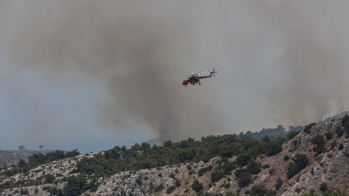 Χίος: Μάχη επιβίωσης με τις φλόγες για τρίτη ημέρα – Πότε αναμένεται να κοπάσουν οι άνεμοι – Απειλή για τα μεγάλα Μαστιχοχώρια