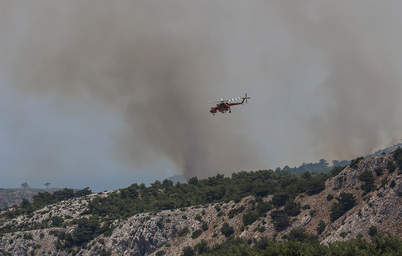 Χίος: Μάχη επιβίωσης με τις φλόγες για τρίτη ημέρα – Πότε αναμένεται να κοπάσουν οι άνεμοι – Απειλή για τα μεγάλα Μαστιχοχώρια
