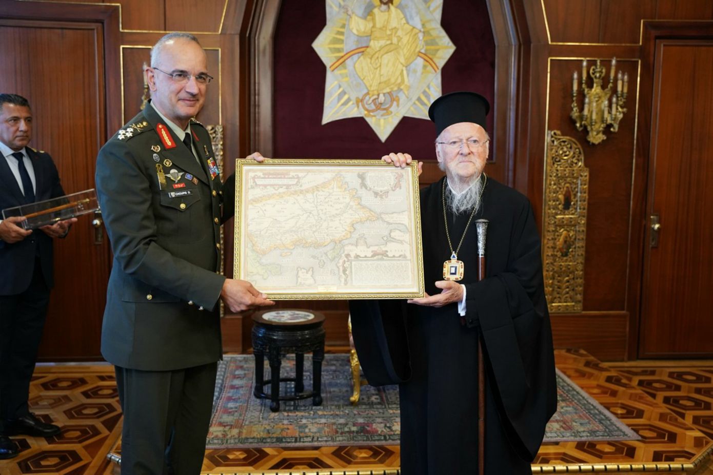 Ο χάρτης που έκανε δώρο ο Χούπης στον Βαρθολομαίο και η οργή των Τούρκων – «Στα όρια της φαιδρότητας η αντίδραση της Άγκυρας»