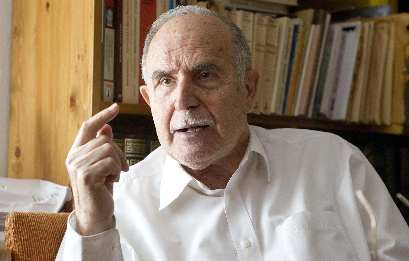 Ο Ντίνος Χριστιανόπουλος ταφή μετά θάνατον στη Θέρμη, στα Κοιμητήρια της Ευαγγελίστριας