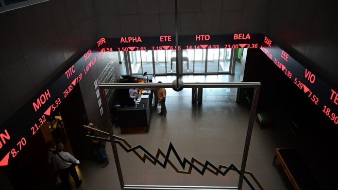 Βυθίζονται οι διεθνείς αγορές, κατρακύλα 1,39% και στο Χρηματιστήριο Αθηνών μετά την ισραηλινή επίθεση στο Ιράν
