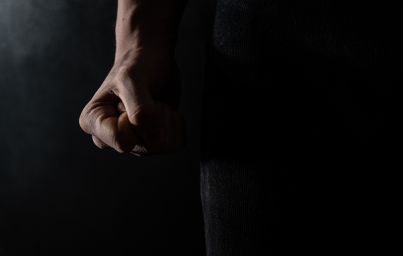 Λαμία: Ξυλοκόπησε βάναυσα τη σύντροφό του με μπουνιές και κλωτσιές εν μέσω δρόμου