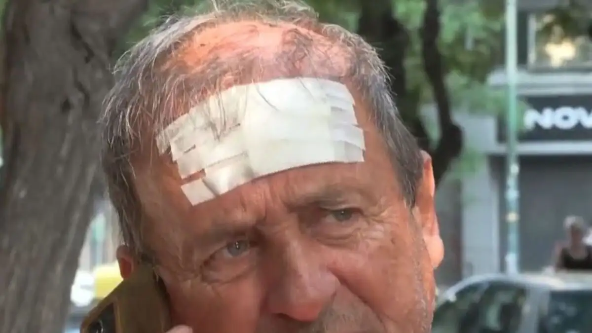 Σοκ: Νέα επίθεση σε υπάλληλο καθαριότητας του δήμου Αθηναίων: «Μου κάρφωσε δύο μαχαιριές στο κεφάλι»