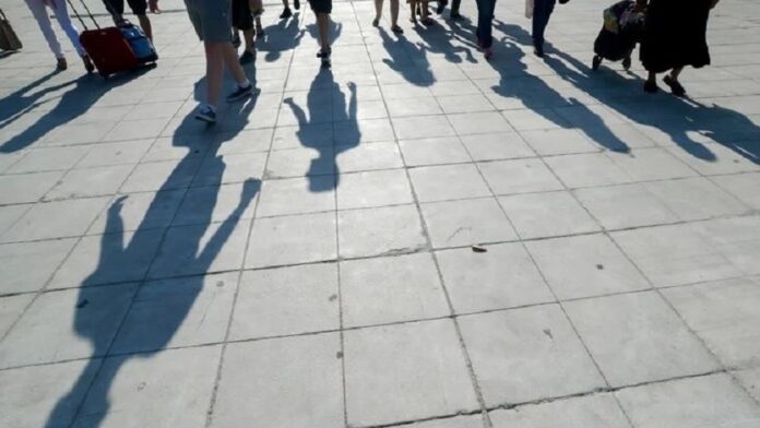 Οι κρυφοί παράγοντες που ωθούν νέους Έλληνες να επιστρέψουν από το εξωτερικό – Τι αποκαλύπτουν τα στοιχεία