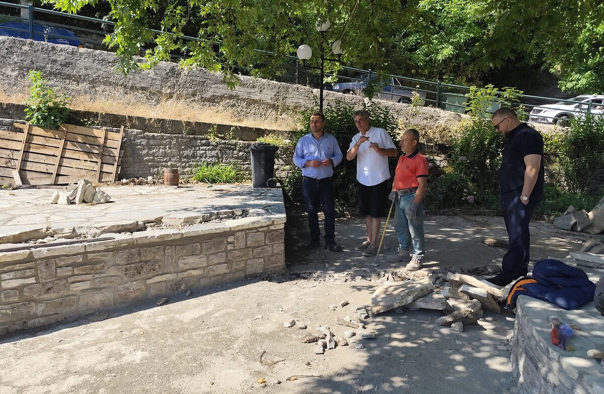 Ο Δήμαρχος Μετεώρων Λ. Αβραμόπουλος επισκέπτεται την Καστανιά – Ενημέρωση για την αναμόρφωση της Πλατείας