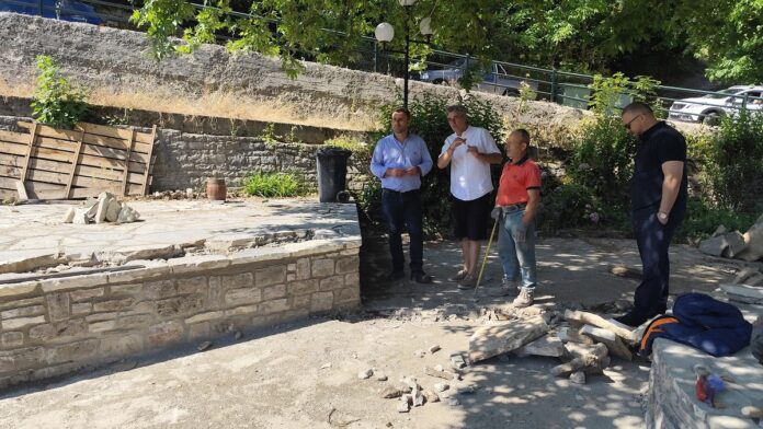 Ο Δήμαρχος Μετεώρων Λ. Αβραμόπουλος επισκέπτεται την Καστανιά – Ενημέρωση για την αναμόρφωση της Πλατείας