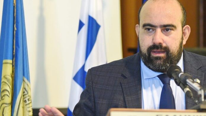 Ο δήμαρχος Κυθήρων κατέρρευσε κατά τη διάρκεια του συντονισμού για τη φωτιά – Νοσηλεύεται χωρίς κίνδυνο