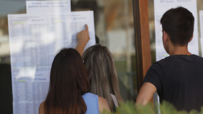 Βάσεις 2025: Ανακαλύψτε τα μόρια για Παιδαγωγικά, Νομικές και Ιατρικές σχολές