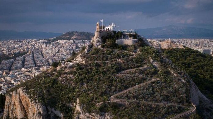 Δήμος Αθηναίων: Ο Λυκαβηττός υποδέχεται ξανά επισκέπτες από σήμερα Κυριακή