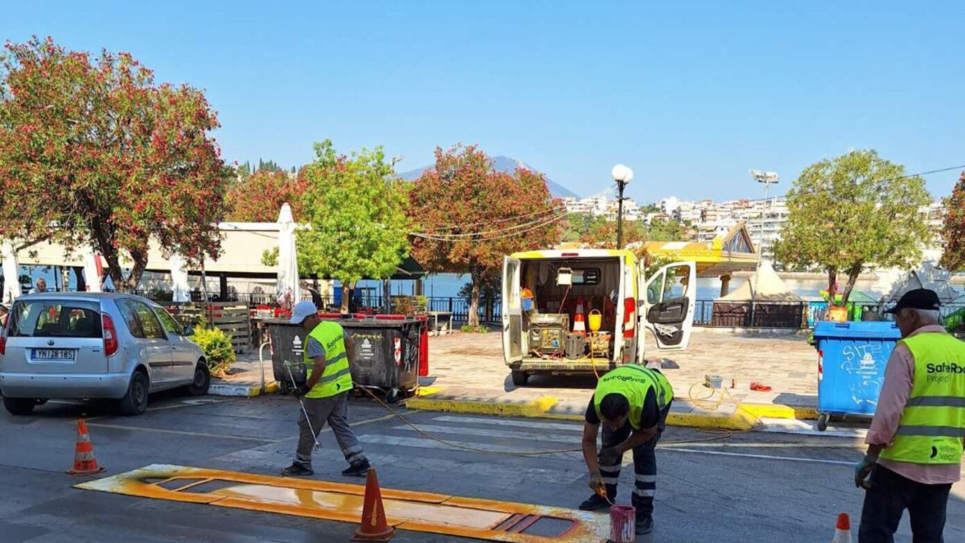 Πεζοδρόμιο «μολυβάκια» μπροστά στο 3ο Δημοτικό Χαλκίδας