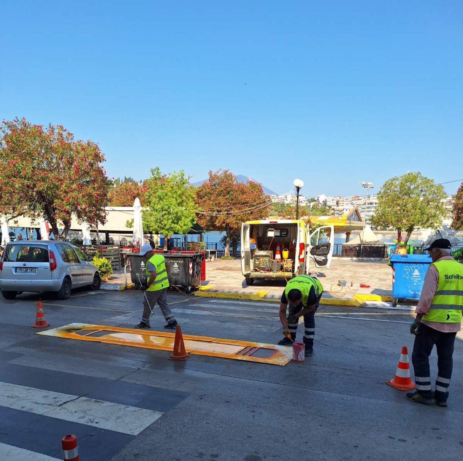 Πεζοδρόμιο «μολυβάκια» μπροστά στο 3ο Δημοτικό Χαλκίδας