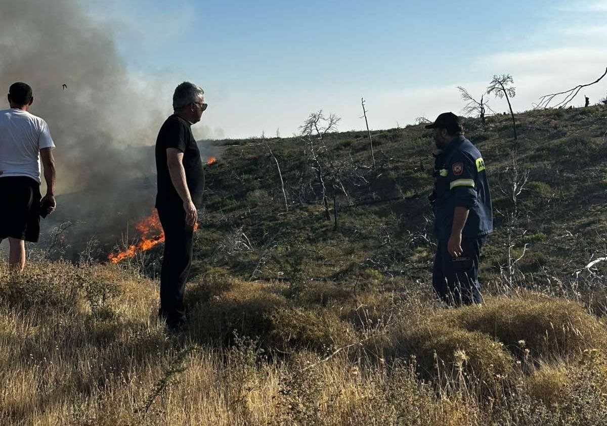 Δ. Ωρωπού: Εξαλείφονται οι τελευταίες φλόγες πυρκαγιάς στη Δροσοπηγή