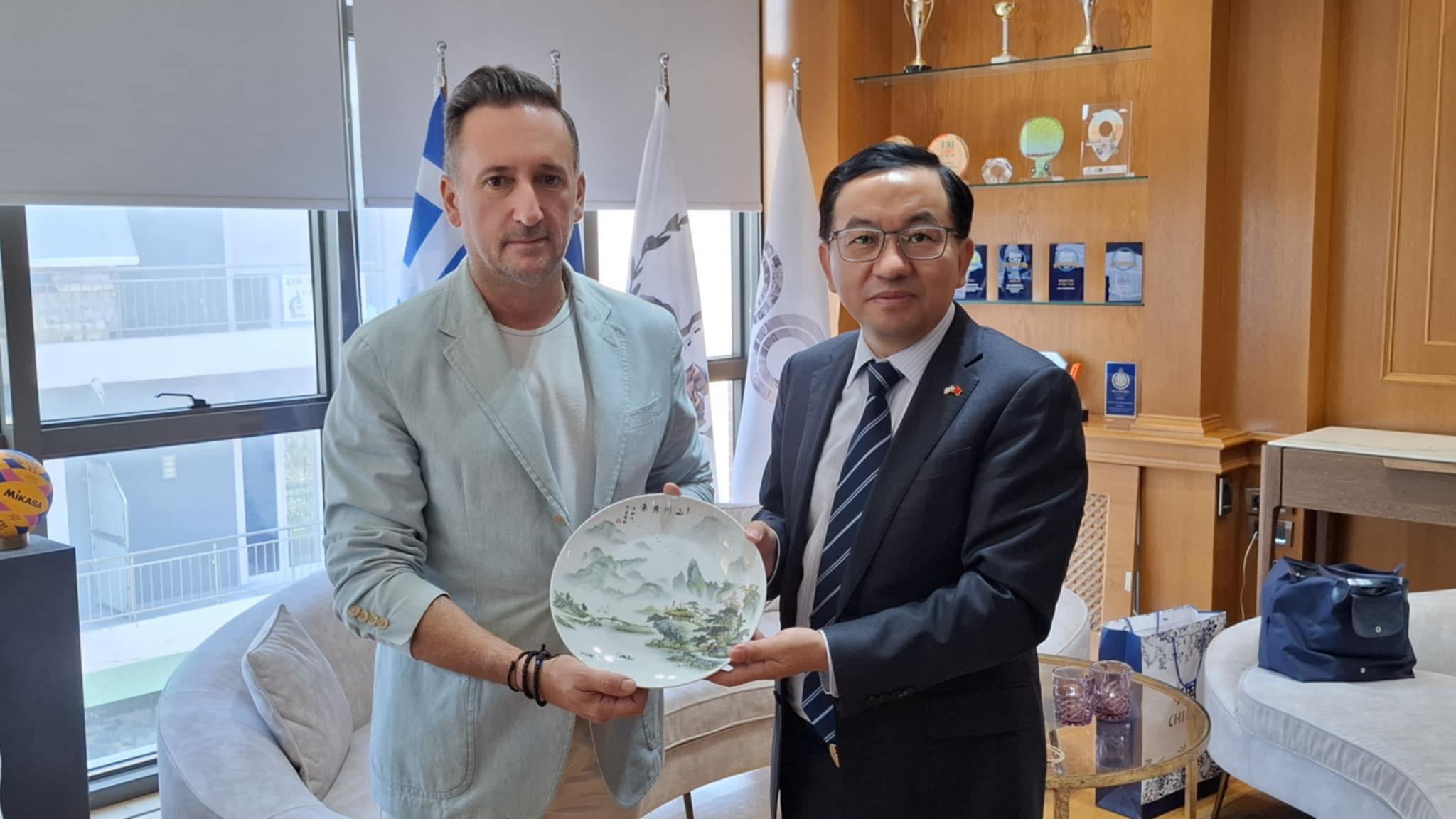 “Ο νέος Κινέζος πρέσβης στην Ελλάδα επισκέπτεται τον δήμαρχο Αλεξανδρούπολης”