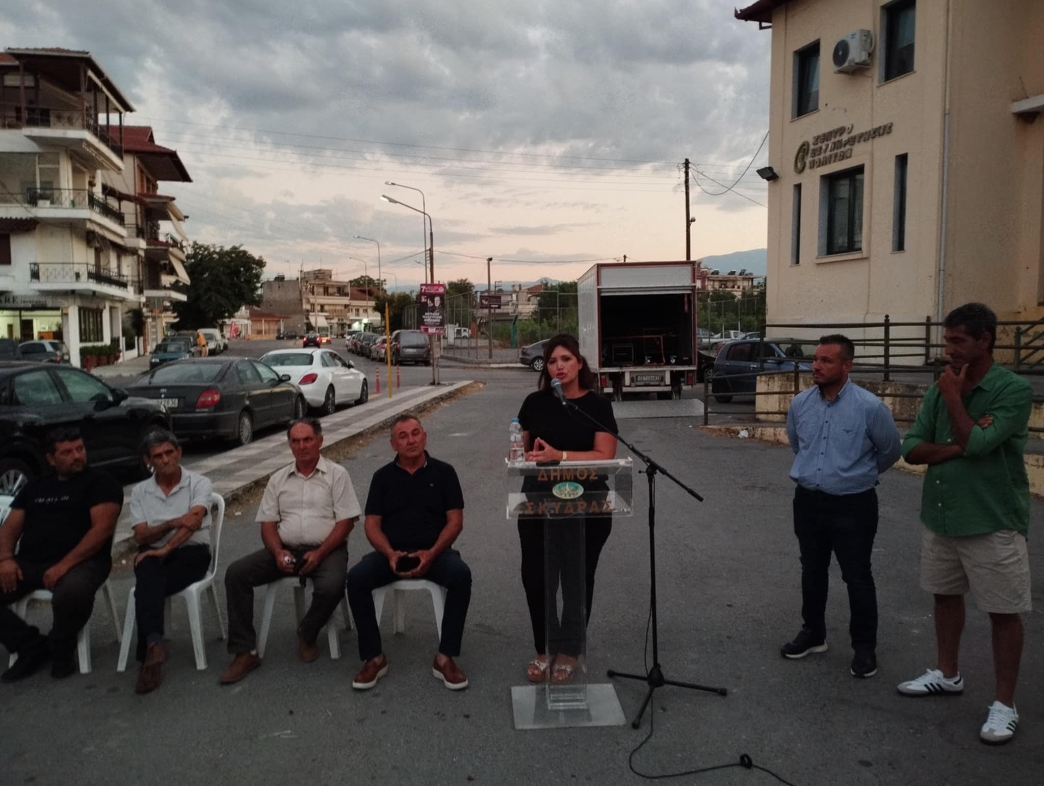 Η δήμαρχος Σκύδρας στο πλευρό των αγροτών – Απαράδεκτες οι τιμές του ροδάκινου