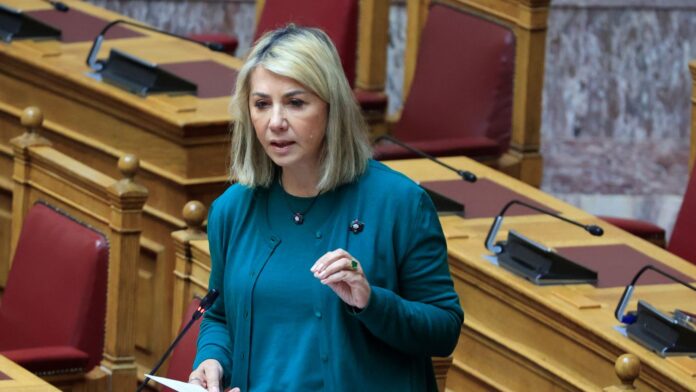 Συνελήφθη δημοσιογράφος που φέρεται να εκβίαζε τη γνωστή Ζέττα Μακρή