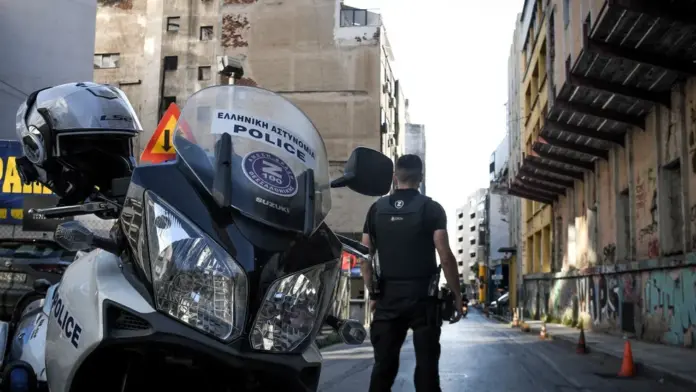 Ανήλικος μέλος της «Εθνικιστικής Νεολαίας Θεσσαλονίκης» εμπλέκεται σε πυρπόληση μηχανής