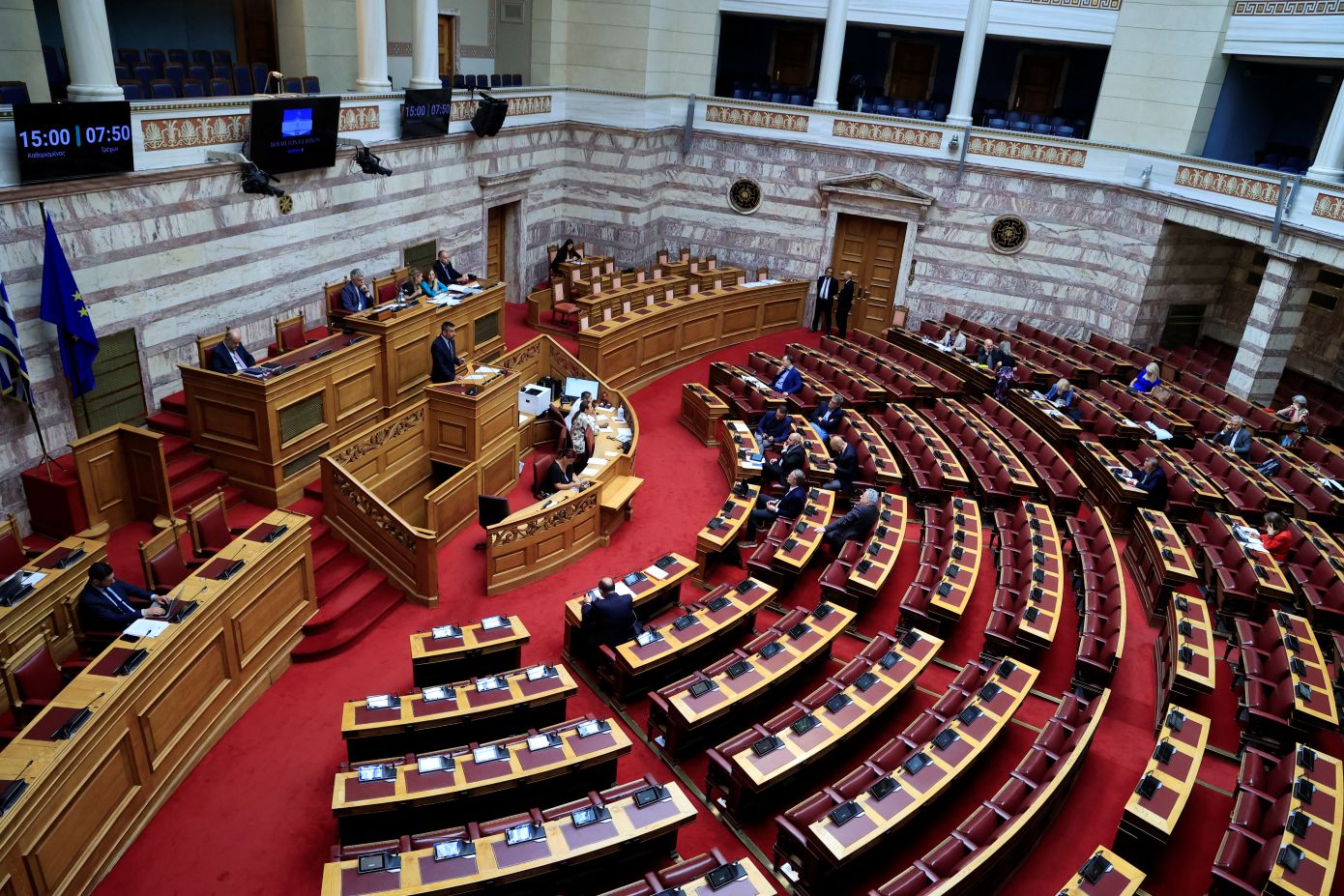 Με πλειοψηφία εγκρίθηκε το πόρισμα για τα Τέμπη – Την Τρίτη στην Ολομέλεια η συζήτηση και απόφαση