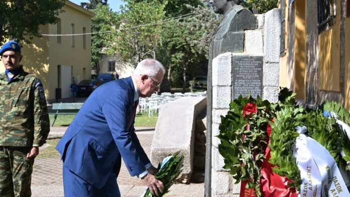 Ο Πρόεδρος της Δημοκρατίας απέτισε φόρο τιμής στην προτομή του Σπύρου Μουστακλή στο ΕΑΤ-ΕΣΑ