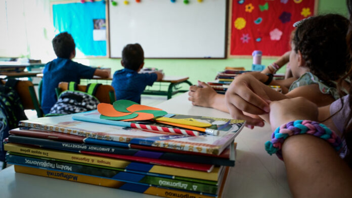 Σχολεία: Περιορίζεται η ύλη σε δημοτικό και γυμνάσιο