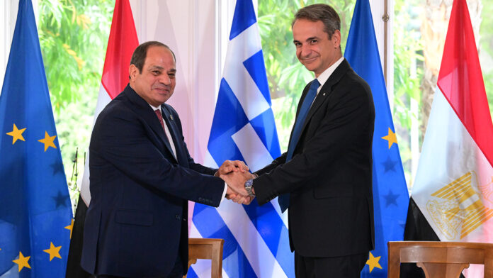 Συνομιλίες Μητσοτάκη και Σίσι: Λιβύη, μεταναστευτικό, θαλάσσιες ζώνες και Μονή Σινά στο επίκεντρο