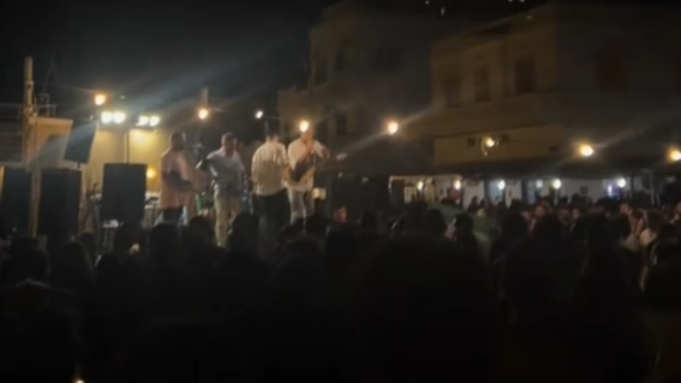 Αναστάτωση σε πανηγύρι στην Αμοργό: Φώναξαν «λευτεριά στην Παλαιστίνη» και έπεσε το ρεύμα – «Σταματήστε, σεβαστείτε το μέρος»