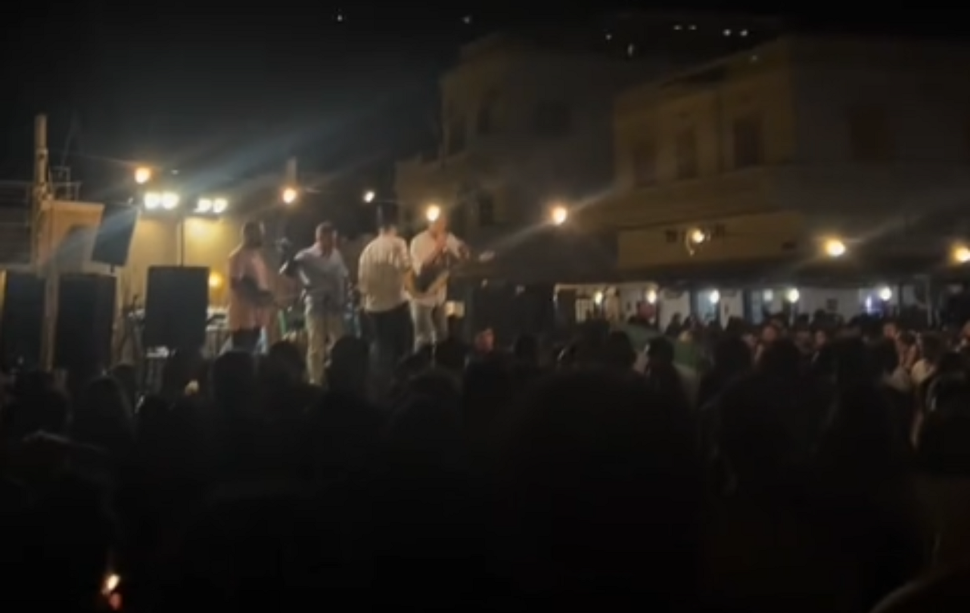 Αναστάτωση σε πανηγύρι στην Αμοργό: Φώναξαν «λευτεριά στην Παλαιστίνη» και έπεσε το ρεύμα – «Σταματήστε, σεβαστείτε το μέρος»