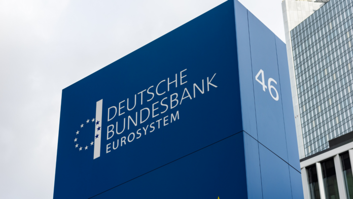 Bundesbank: Μεγάλη απειλή ύφεσης για τη γερμανική οικονομία οι 30% δασμοί του Τραμπ