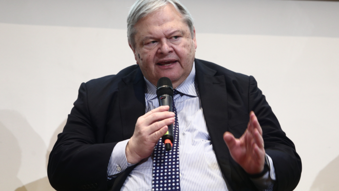 Βενιζέλος για τη χθεσινή συζήτηση στη Βουλή: Υποβάθμιση των θεσμών εξαιτίας κρίσης νομιμοποίησης