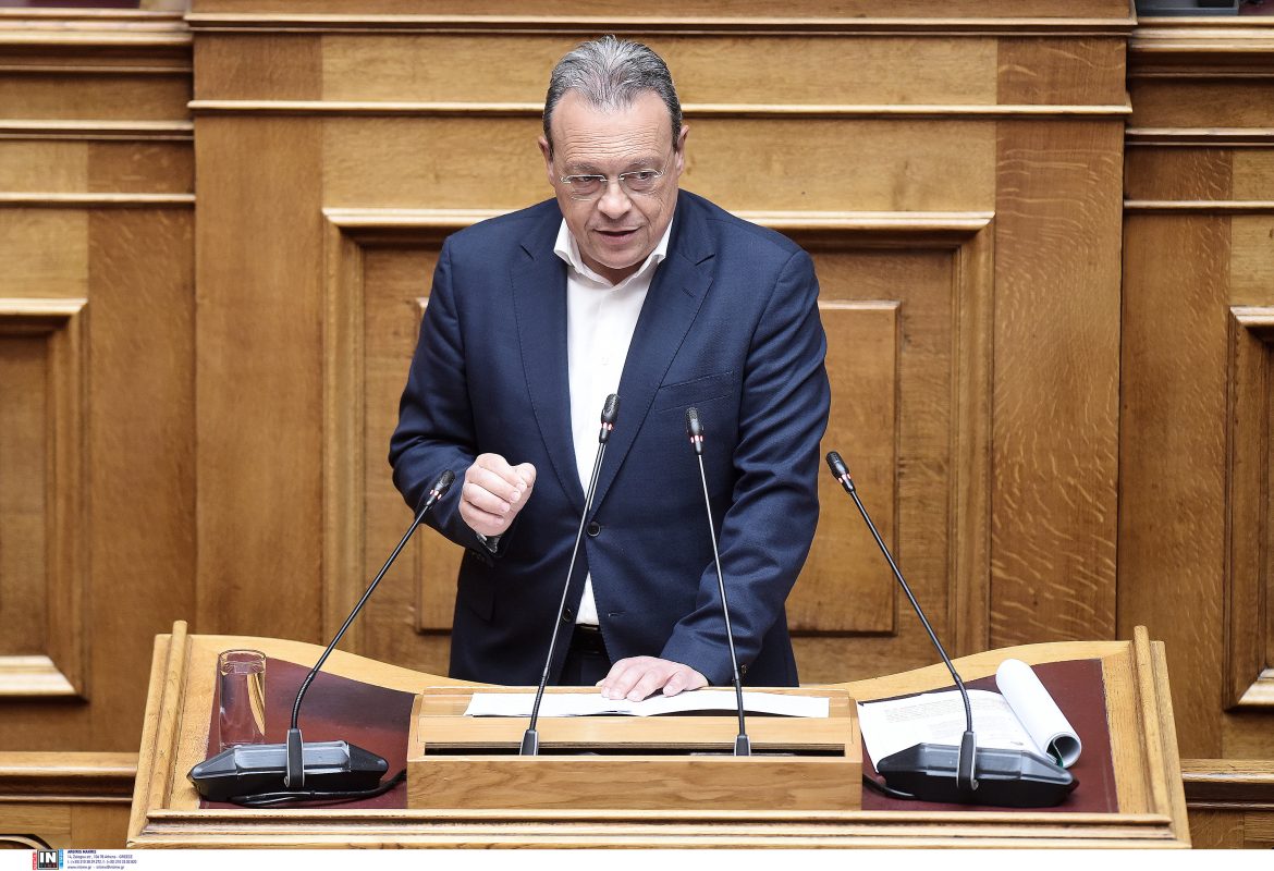 Φάμελλος: Υποστηρίξτε την πρόταση της προανακριτικής αν δεν έχετε τίποτα να αποκρύψετε