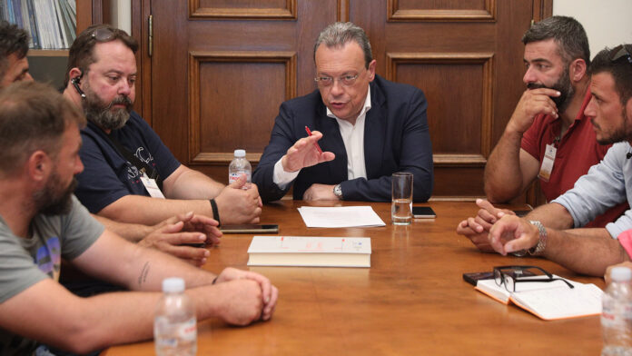 Συνάντηση Φάμελλου με κτηνοτρόφους: «Η κυβέρνηση ανέχεται την υπεξαίρεση των ενισχύσεων»
