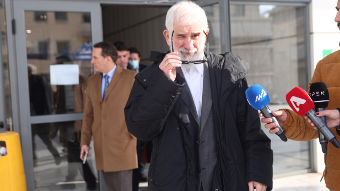 Πέτρος Φιλιππίδης: Πώς παραμένει ελεύθερος παρά την ενοχή για δύο απόπειρες βιασμού