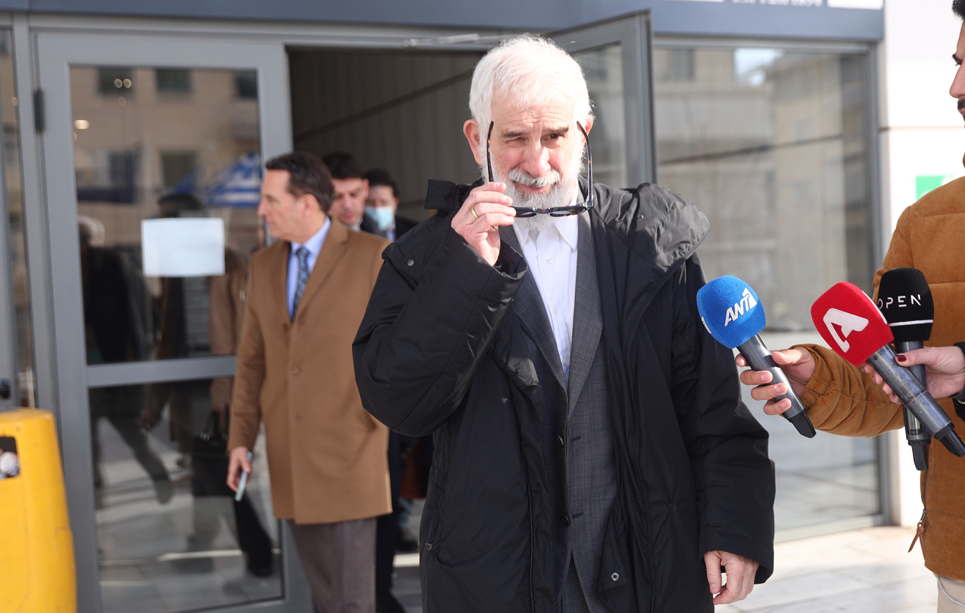 Πέτρος Φιλιππίδης: Πώς παραμένει ελεύθερος παρά την ενοχή για δύο απόπειρες βιασμού