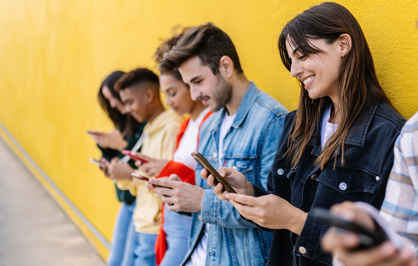 MILF, sugar daddy και situationship: Το σύγχρονο λεξιλόγιο του έρωτα στην εποχή των social media