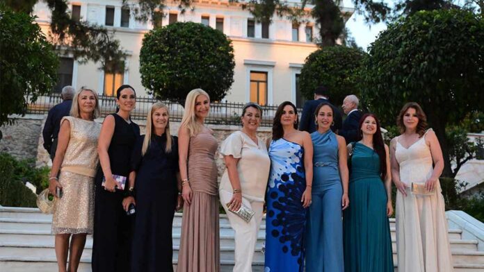 51 χρόνια από την αποκατάσταση της Δημοκρατίας: Οι κομψές παρουσίες των γυναικών στο Προεδρικό Μέγαρο