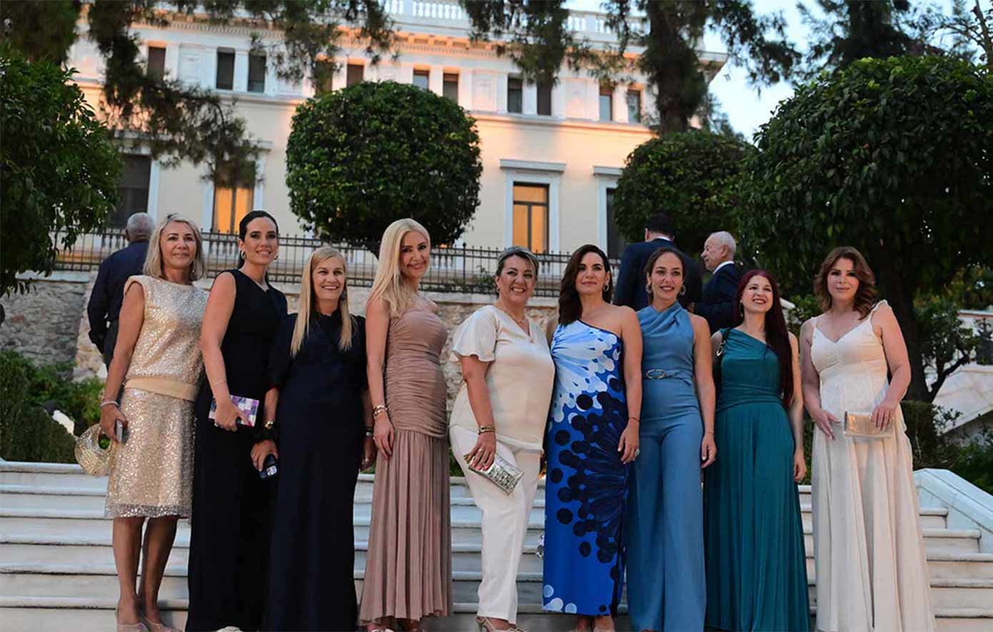 51 χρόνια από την αποκατάσταση της Δημοκρατίας: Οι κομψές παρουσίες των γυναικών στο Προεδρικό Μέγαρο