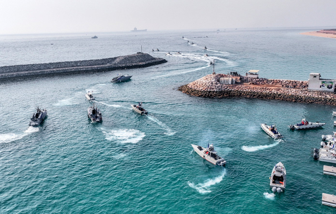 Ιράν: Καθορίστηκαν τα στρατιωτικά σχέδια για τα Στενά του Ορμούζ – Καμία απόφαση για το κλείσιμό τους ακόμα