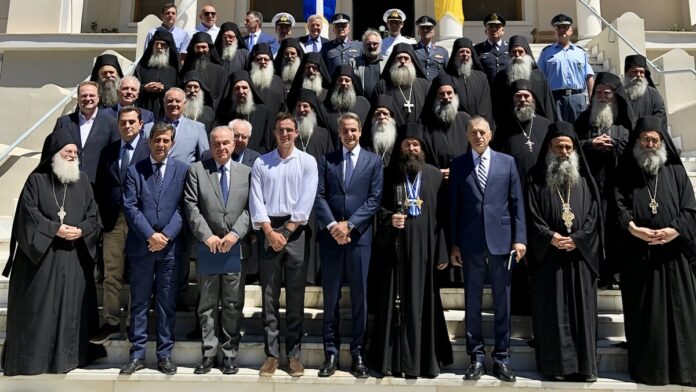 Διήμερη επίσκεψη Μητσοτάκη στο Άγιο Όρος – Ιστορική συνάντηση στο Πρωτάτο με τους ηγουμένους και την εικόνα Άξιον Εστί