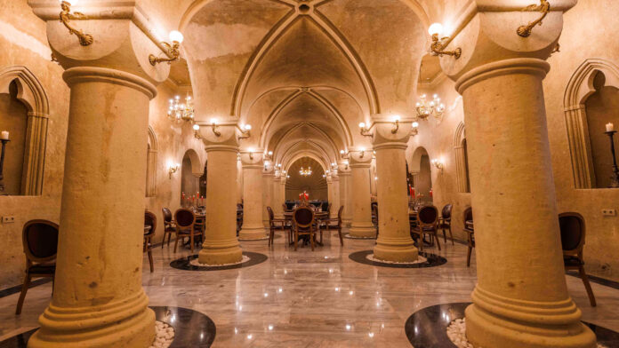 Η Wyndham άνοιξε το πρώτο της σπηλαιώδες ξενοδοχείο στην Καππαδοκία