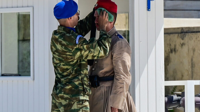 Η χώρα σε καμίνι: Πέμπτη ημέρα καύσωνα με θερμοκρασίες έως 44°C – Πότε αναμένεται ανάσα δροσιάς