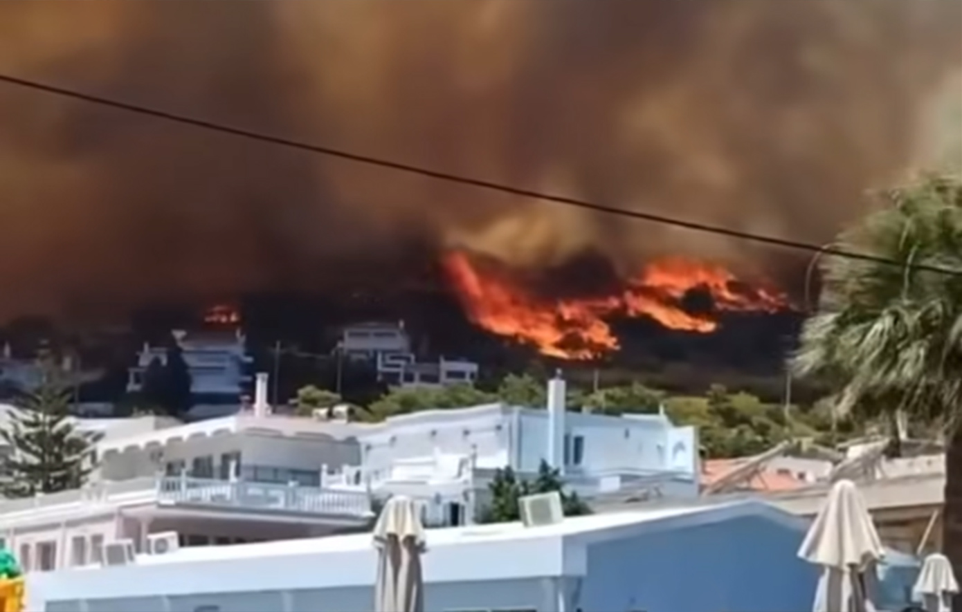 Κάτοικος Κορωπίου για τη μεγάλη φωτιά: Σώθηκαν σπίτια εκεί που καθάρισαν τα οικόπεδα