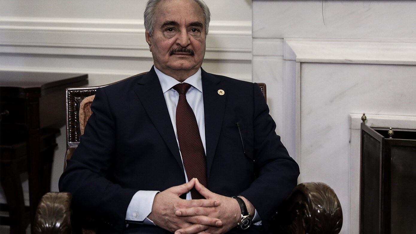 Στρατιώτες του Χαφτάρ φτάνουν στην Ελλάδα για εκπαίδευση: Ενισχύεται η συνεργασία με Ανατολική Λιβύη